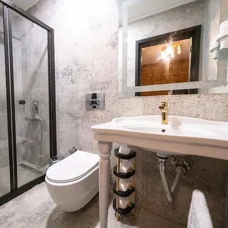 The Luxury Frame Suites *