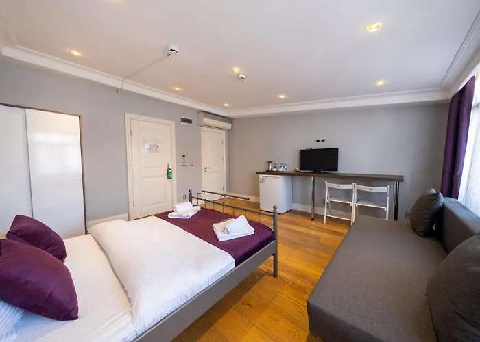 The Luxury Frame Suites Hotel *