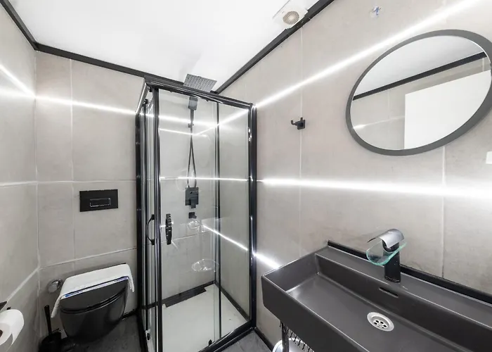 Hotell The Luxury Frame Suites *